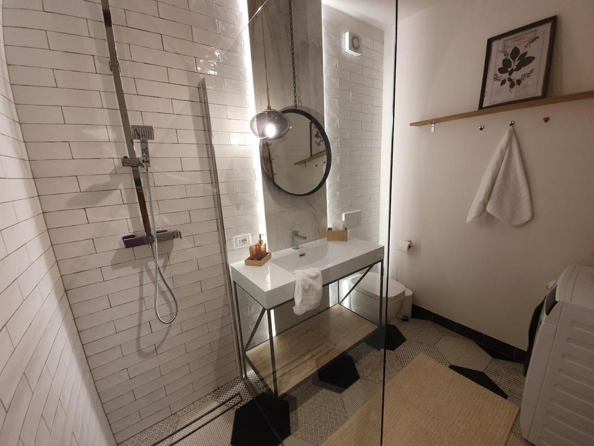 The Mirror Guesthouse - Terme Мерано Екстер'єр фото